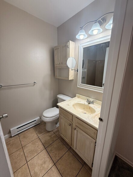 Building Photo - 8 B Birch Glen Dr