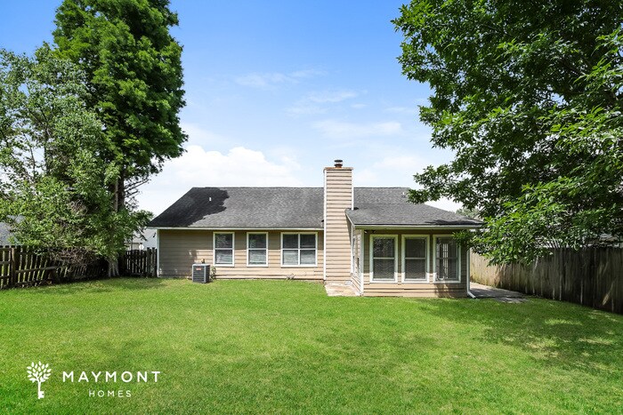 Building Photo - 249 Persimmon Cir