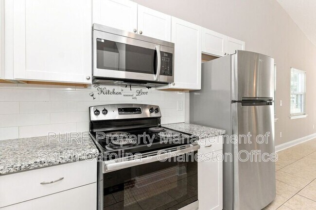 Building Photo - 9610 N Cardinal Dr
