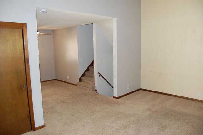 Building Photo - 3724 Clover Cir