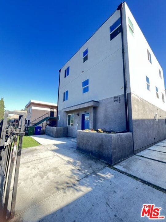 Building Photo - 789 E 41st Pl