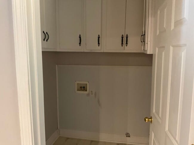 Building Photo - 3 Bedroom, 2 Bath Home For Rent In Sherrills Ford
