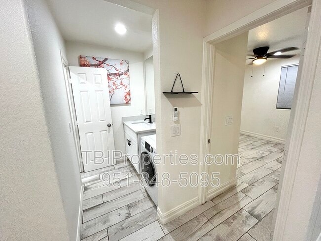 Building Photo - 5063 Pearblossom Dr