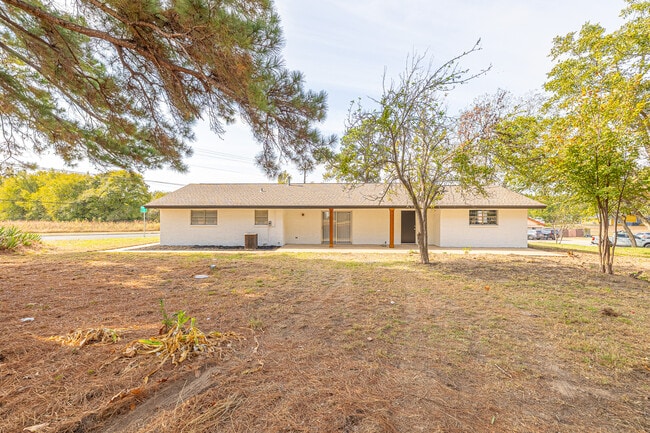 Building Photo - 707 Norwood Ln