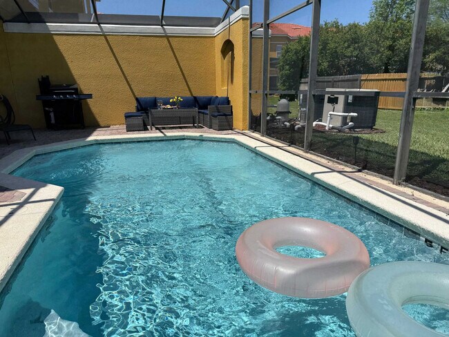 Building Photo - 4735 Vero Beach Pl