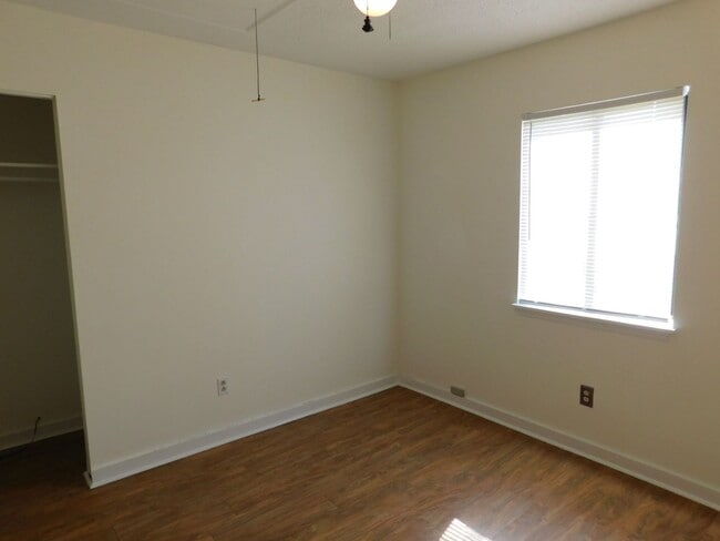 Building Photo - Affordable Gem!