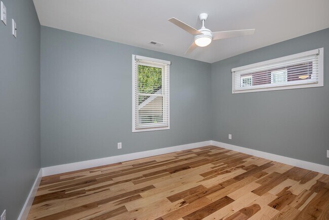 Building Photo - Beautiful Home - Excellent Kenilworth Location!