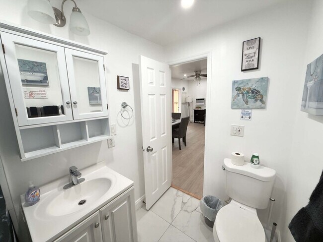 Building Photo - 324 Van Buren St