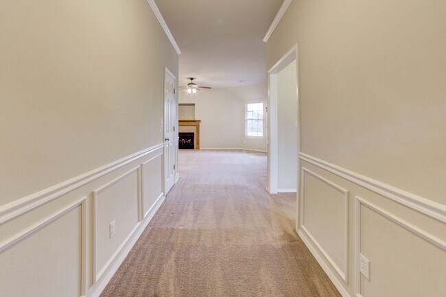 Building Photo - 3 Bed / 2 Bath in Collinsville!
