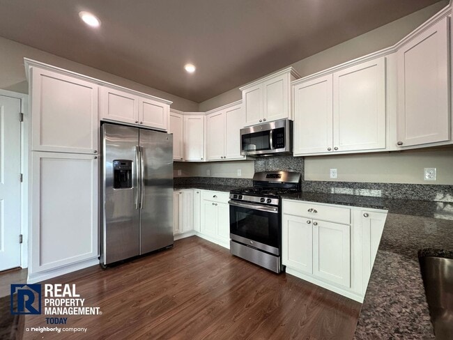 Building Photo - Spacious 4-Bedroom Home with Fenced Yard & 2-Car Garage Near JBLM!