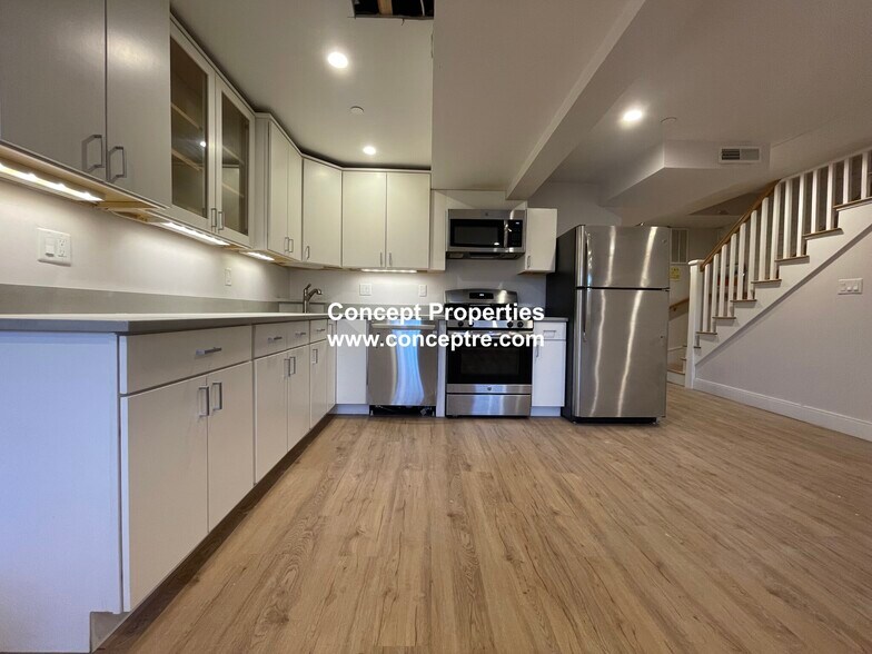 Building Photo - 11 Highland Park Ave