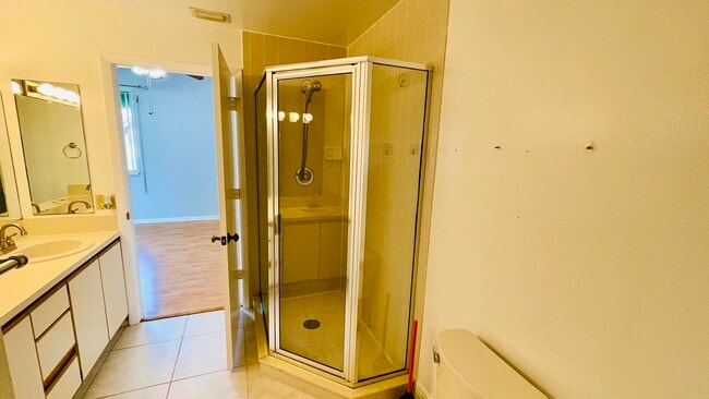 Building Photo - 107 Half Moon Cir