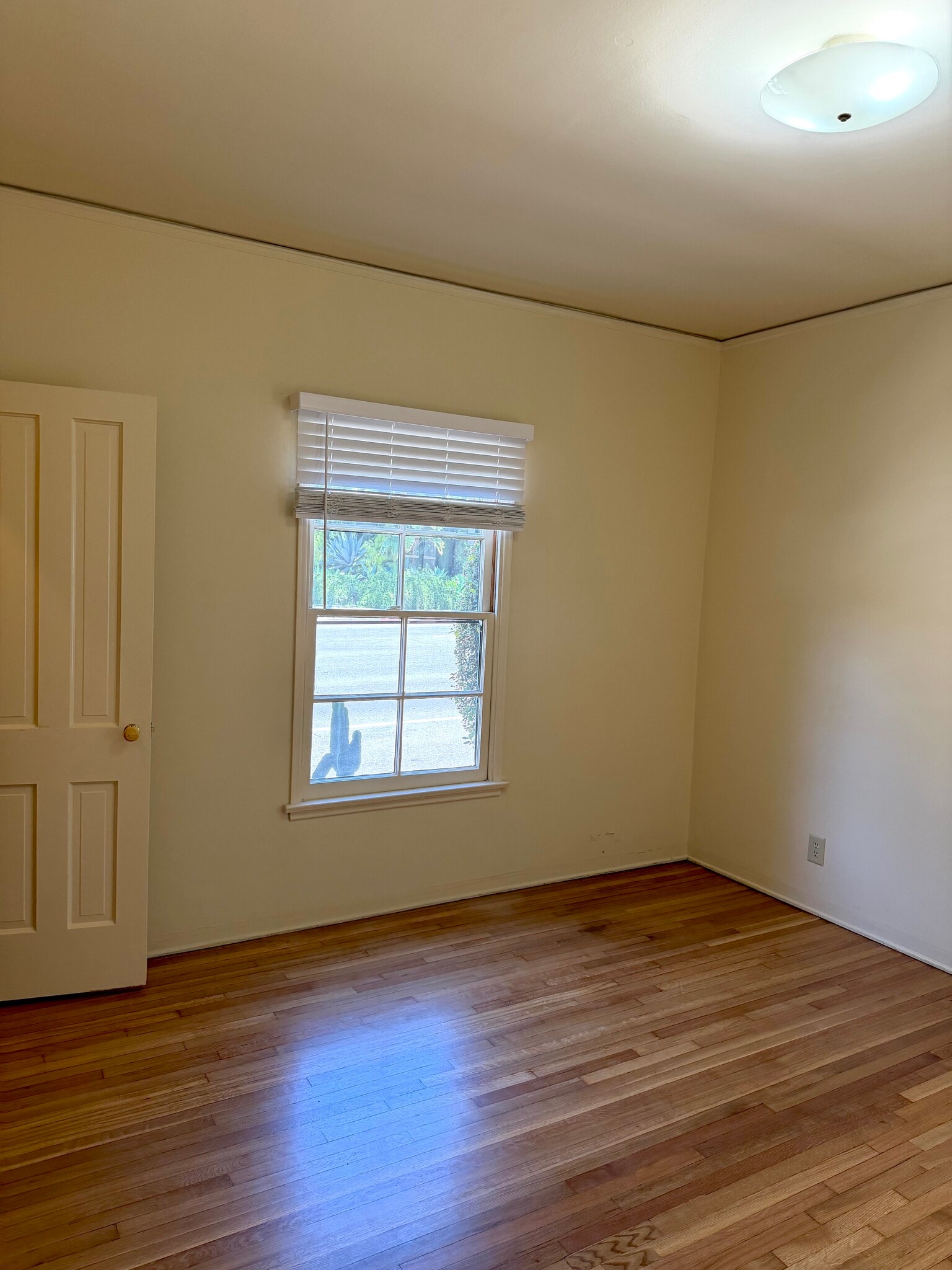 Building Photo - 5408 1/2 Franklin Ave