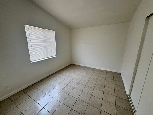 Building Photo - Remodeled 4+2 In Quiet Neighborhood - $2700