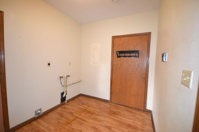 Building Photo - 3 bed 2 bath 1 car garage in Bolivar!