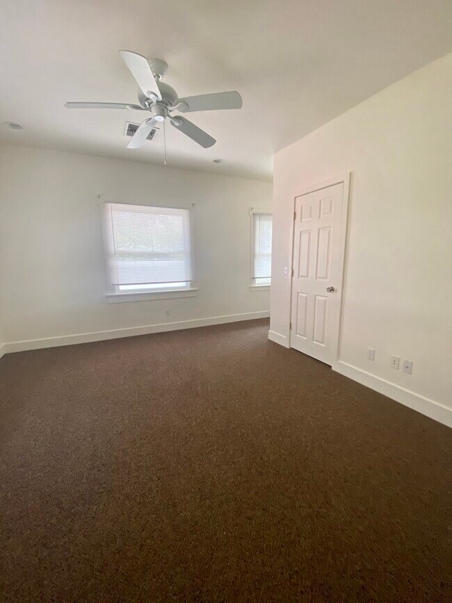 Building Photo - For Rent