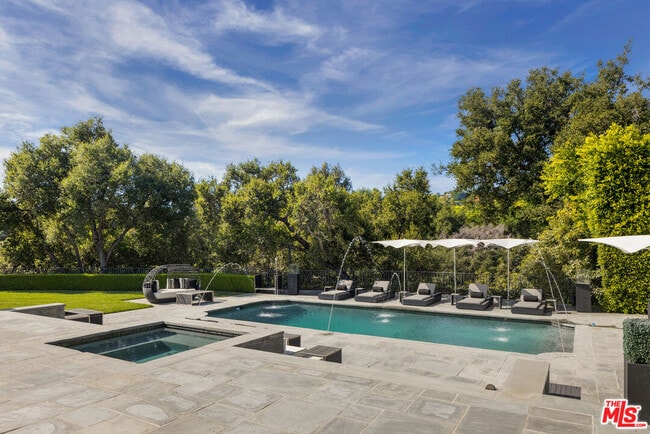 Building Photo - 10847 Bellagio Rd