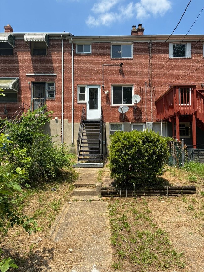 Building Photo - 4705 Williston St