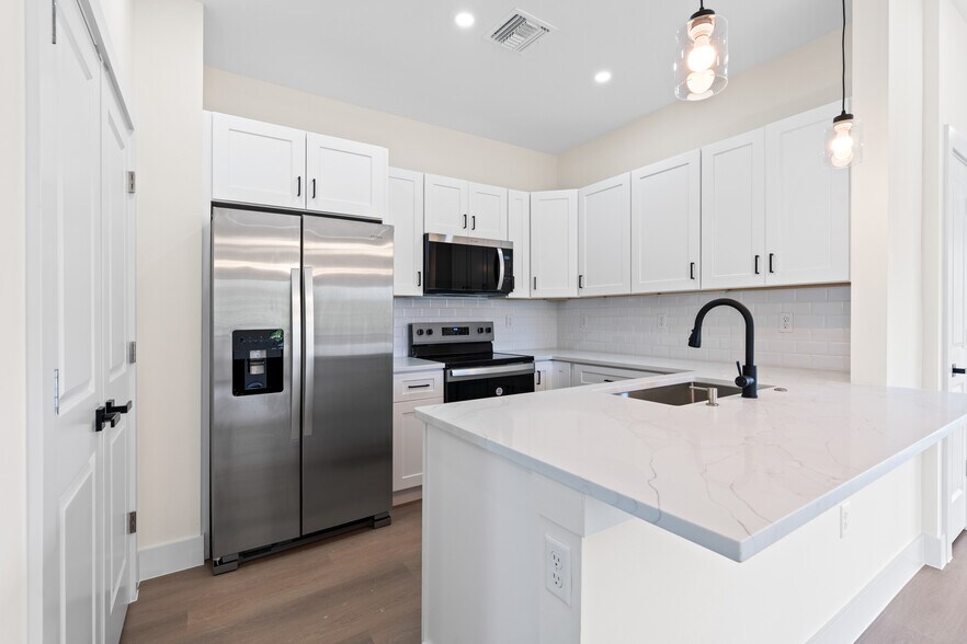 Building Photo - 12138 Tetzel Ave