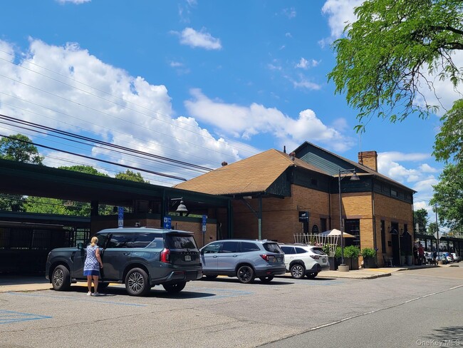 Building Photo - 508 New Rochelle Rd