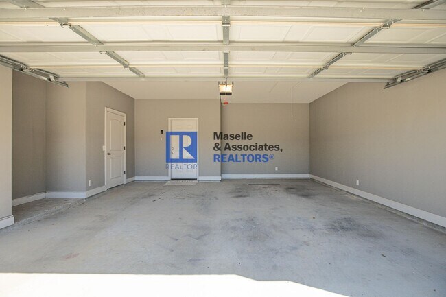 Building Photo - 3 Bed/2 Bath Home in Greenfield Station!!