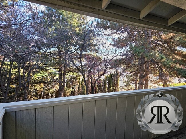 Building Photo - 2 Bedroom, 1 1/2 Bath, Updated!