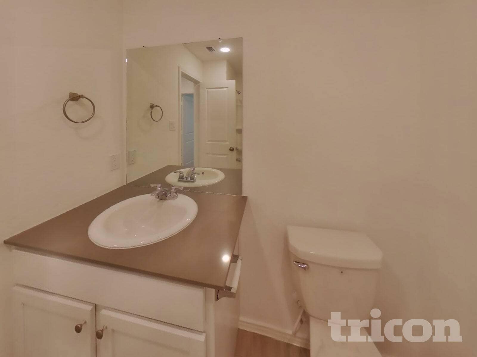 Building Photo - 5715 Vista Point