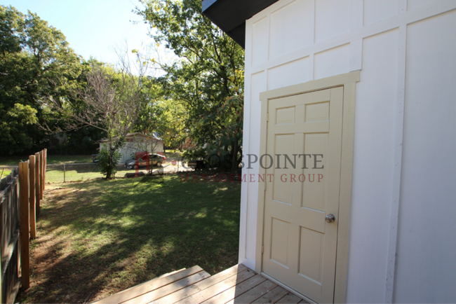 Building Photo - Versatile 2 Bedroom, 2 Bath Duplex-Tour To...