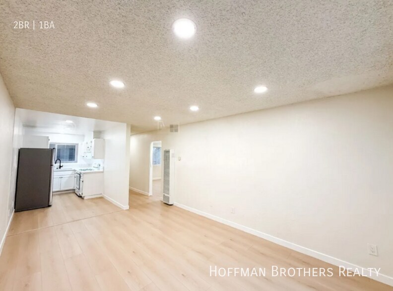Building Photo - 4636 Laurel Canyon Blvd