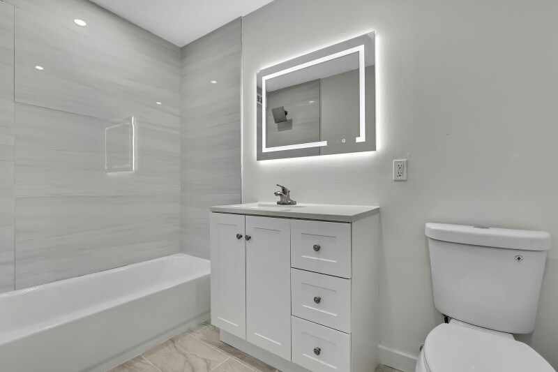 Building Photo - 10931 W Tidewater Cir