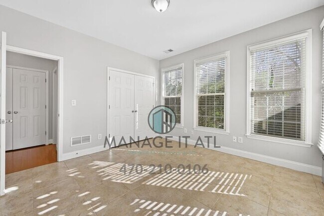 Building Photo - Fabulous 5-bedroom house with modern ameni...