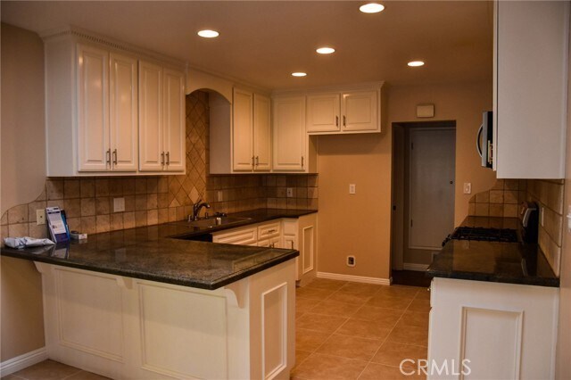 Building Photo - 421 N Park Ln