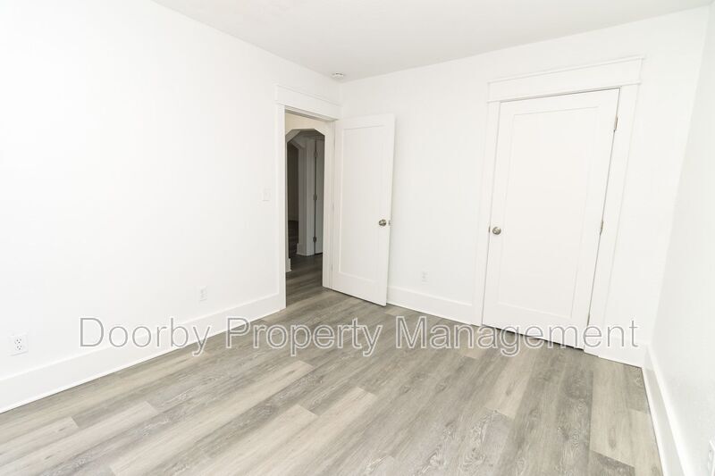 Building Photo - 1203 Rockway Dr