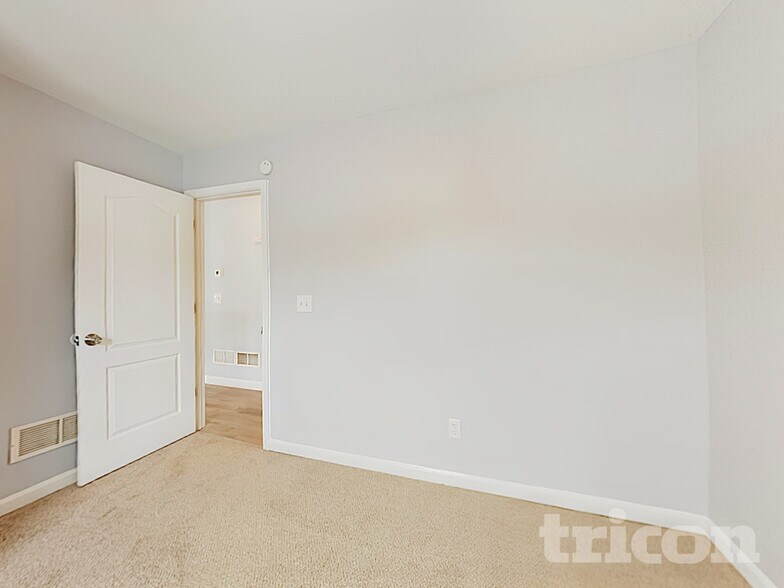 Building Photo - 6345 Queensdale Dr