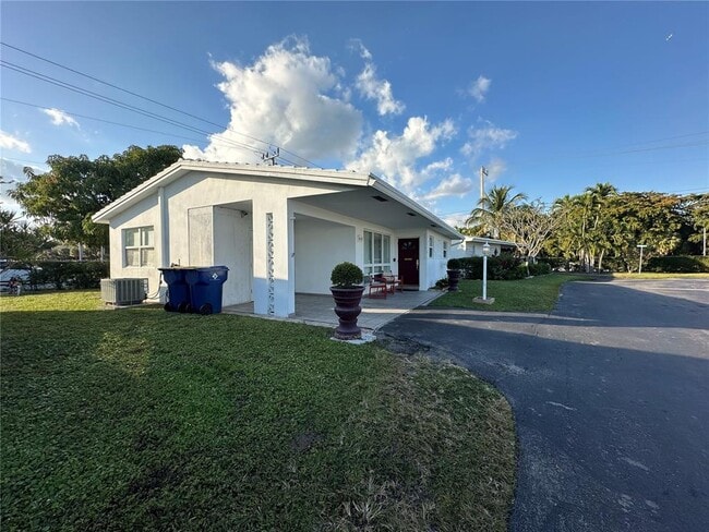 Building Photo - 2420 Park Ln