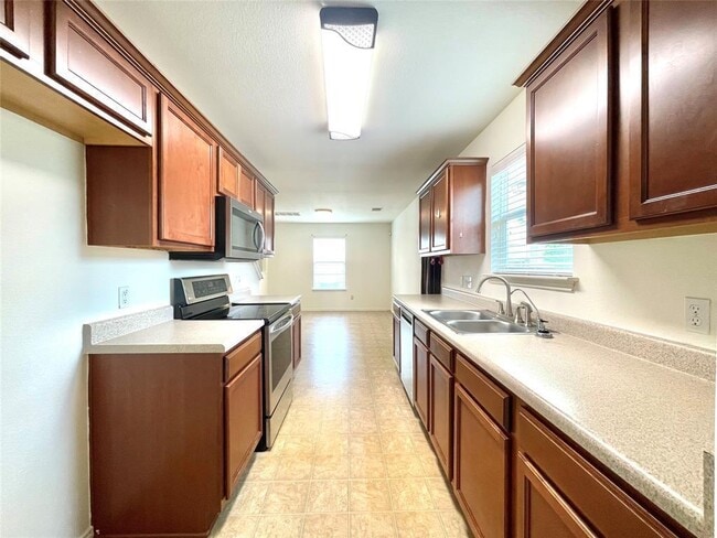 Building Photo - 13325 High Sierra St