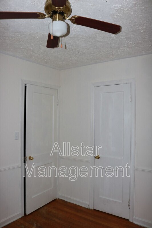 Building Photo - 740 E 254th St
