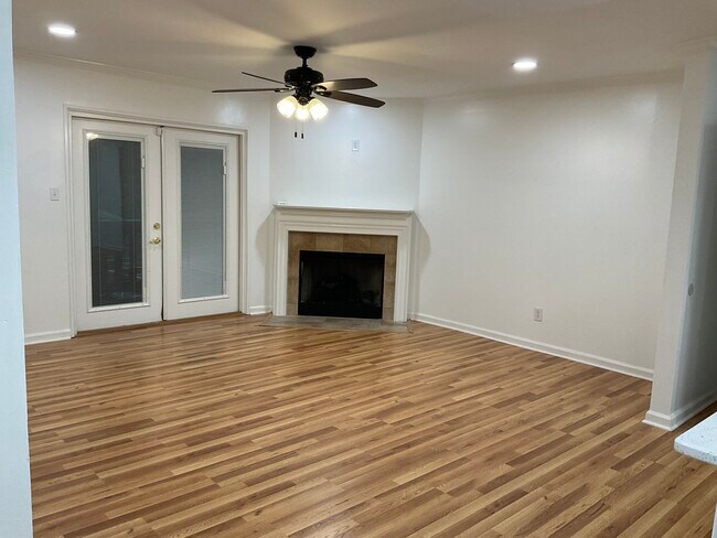 Building Photo - 1010 Woodland Vlg