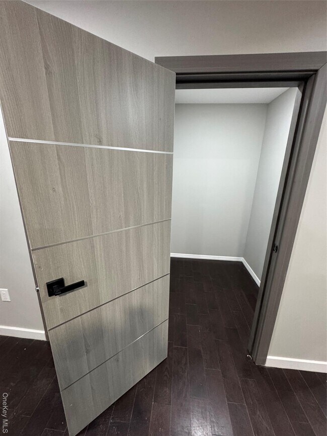 Building Photo - 167-20 140th Ave