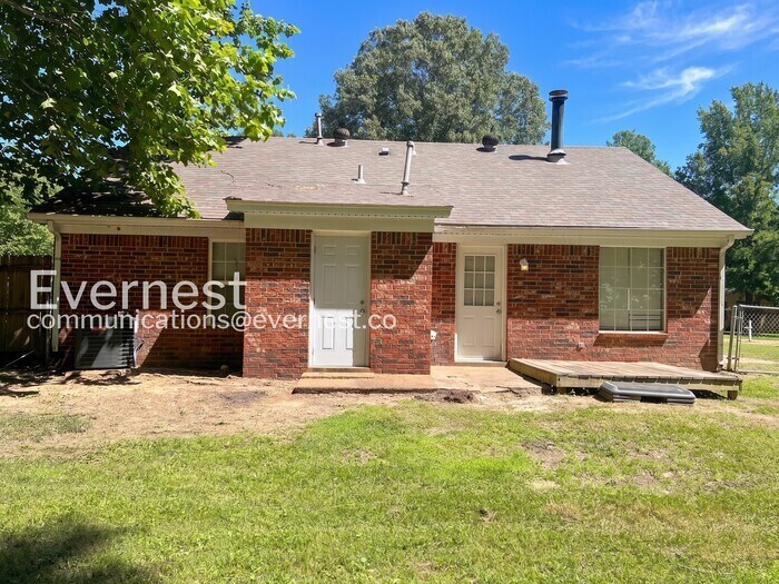 Building Photo - 5565 Chapel Hill Dr