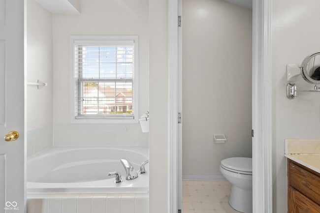 Building Photo - 7913 Meadow Bend Ln