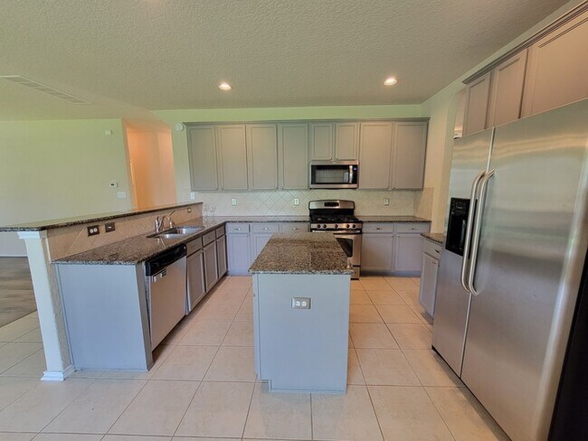 Building Photo - Charming 4 beds 2 baths in San Antonio!