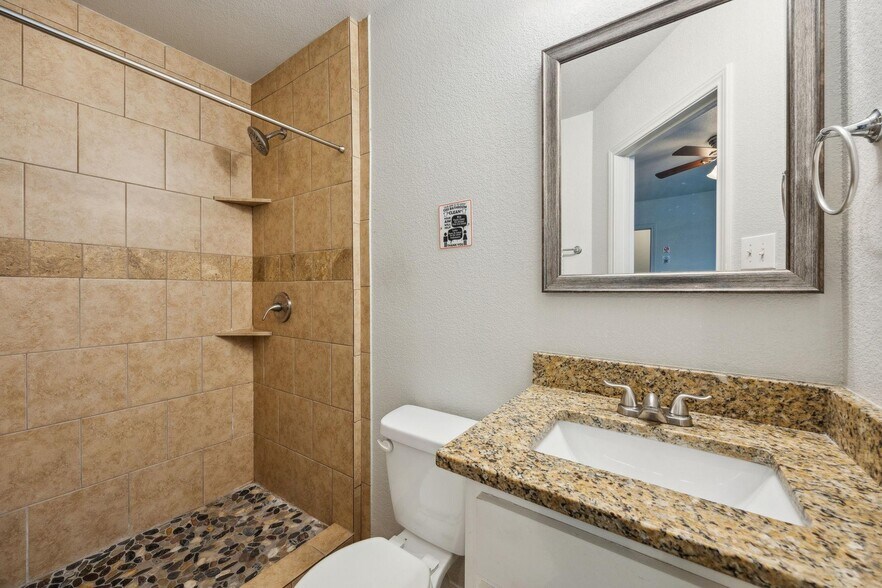 Building Photo - 2737 Purington Ave