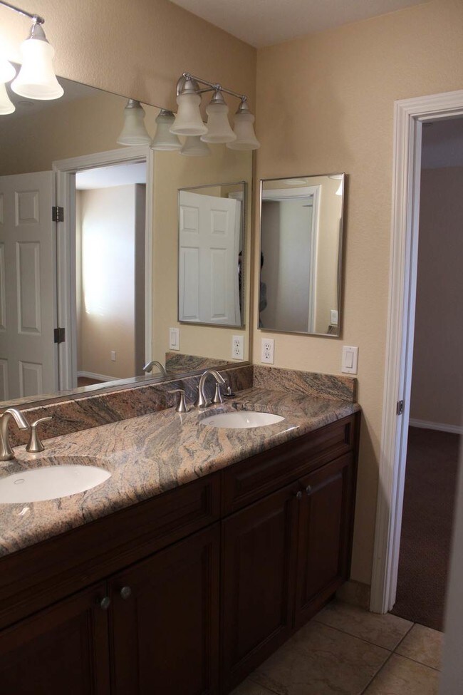 Building Photo - 5584 Hawley Ct