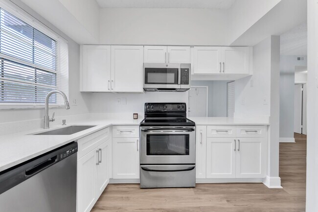Building Photo - 2331 NW 96th Terrace
