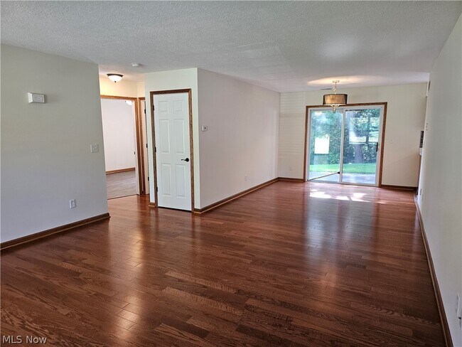 Building Photo - 470 Pheasant Run Rd