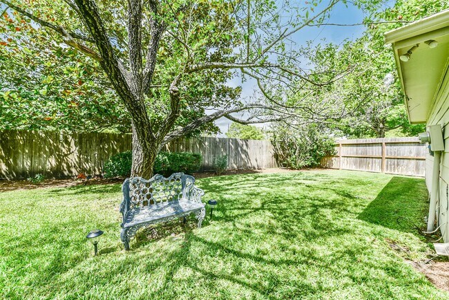 Building Photo - 1322 Blackthorne Dr
