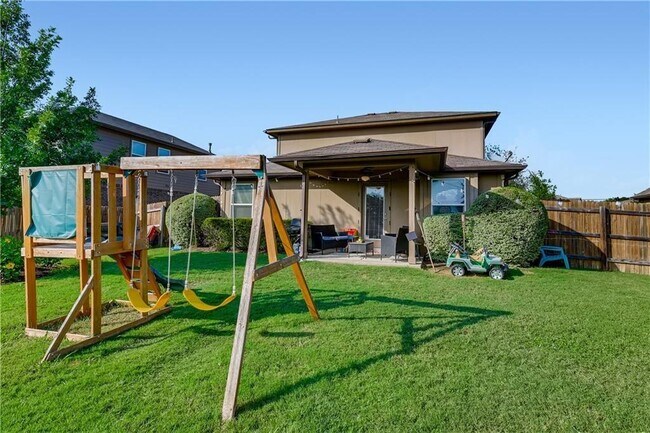 Building Photo - 221 Purple Martin Ave