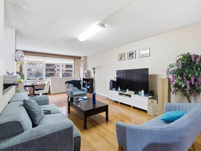 Primary Photo - 201 St Pauls Ave