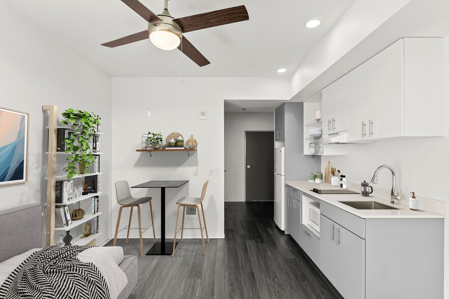 Building Photo - Koz on Sandy